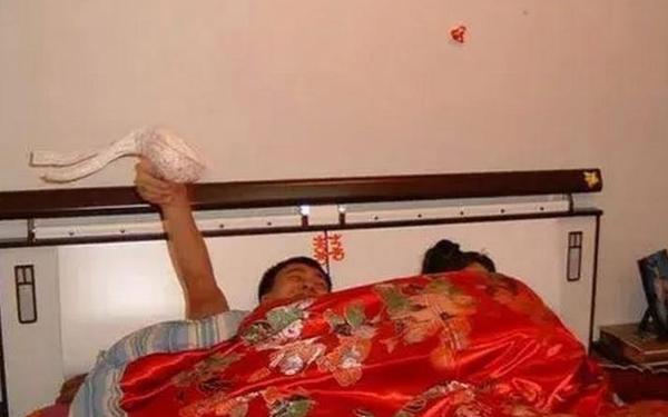 双人摇床不盖被子会怎么样(夫妻必须盖一个被子吗)